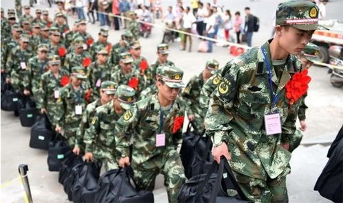 北京西站转运新兵入伍，女兵队伍亮眼