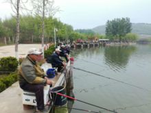 湖南省某著名景区为60岁以上老年人提供带薪钓鱼体验