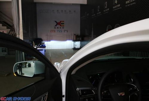 汽车中网改装小灯，提升夜间行车安全与美观