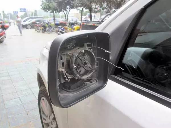 汽车后车灯刮蹭赔偿问题解析 汽车后车灯刮蹭赔偿问题解析