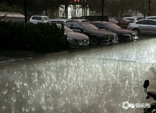 北京发布红色预警,10级大风+局地冰雹来袭 北京发布红色预警,10级大风+局地冰雹来袭