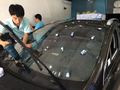汽车贴膜喷水的价格因地区、品牌和质量而异