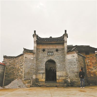 古村落的一街之隔，三种方言的魅力交织