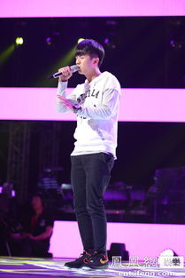 杨坤的音乐跨界与文化传承，如何看待杨坤改编革命歌曲？